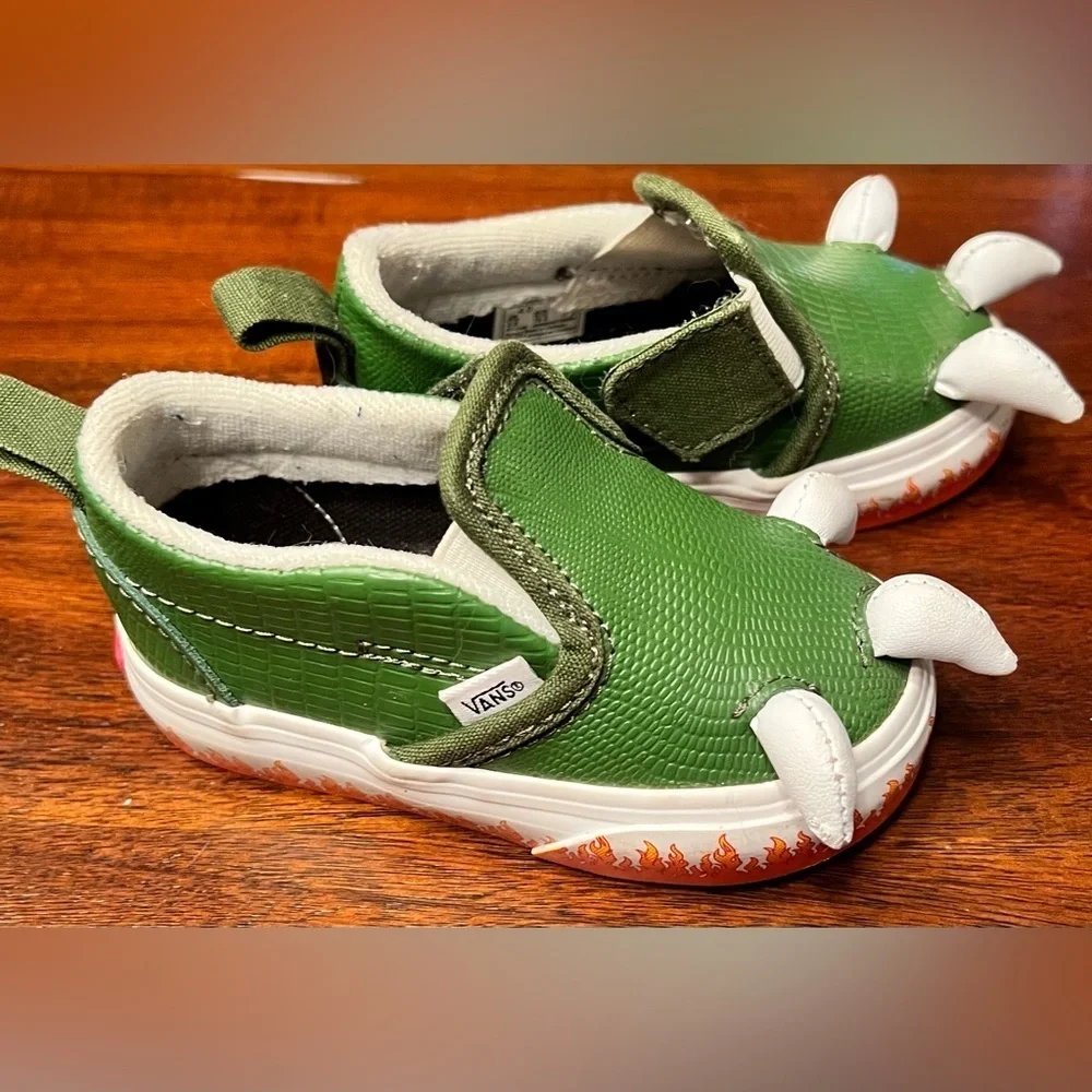 EUC Vans Limited Edition Dinosaur Dragon Claw Flame Rim Kids Shoes size 4